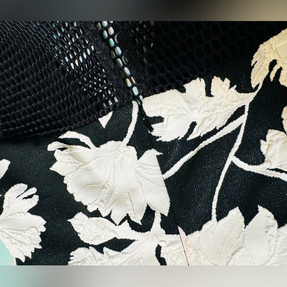Cache Black and White Floral Knee Length Dress - Picture 4 of 5